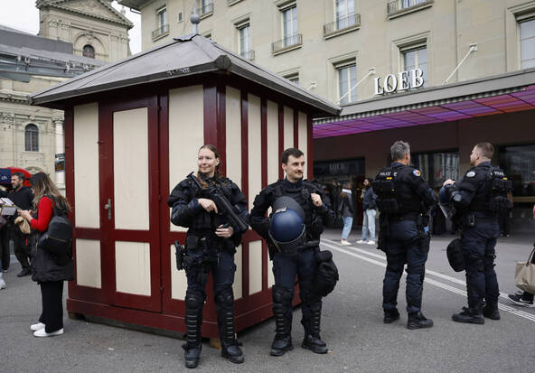 La police en nombre à Berne avant une manifestation non autorisée