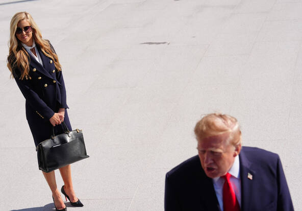 Trump limoge sa porte-parole après seulement une semaine
