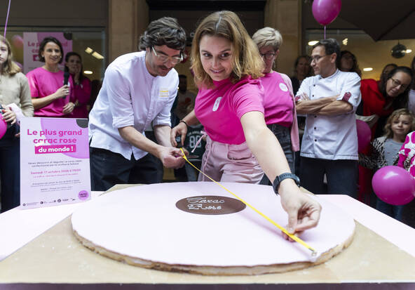 Le plus grand carac rose du monde à Neuchâtel
