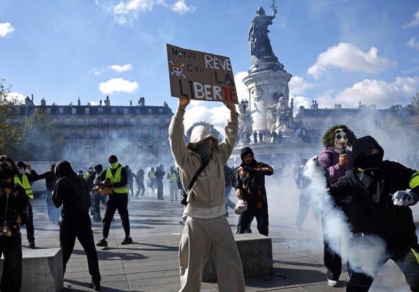 La tension monte dans les premiers rassemblements en France