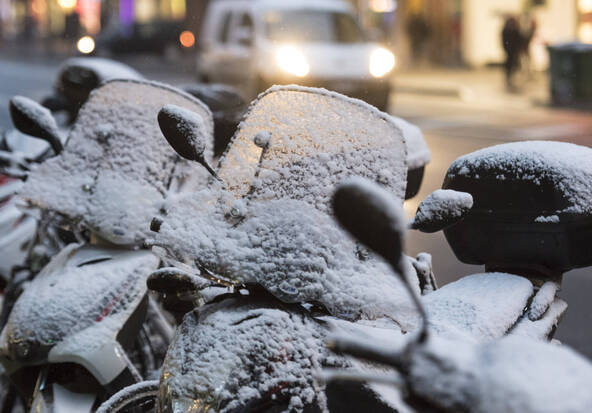 La police genevoise alerte sur les vols sous les selles de scooters