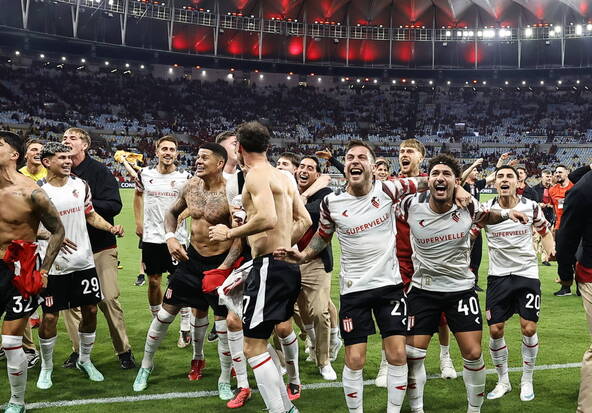 Estudiantes rejoint Palmeiras en finale