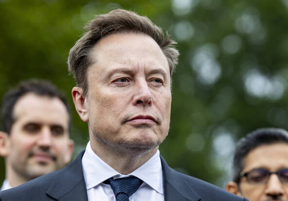 SpaceX emprunte 40 milliards pour financer l'achat de puces IA