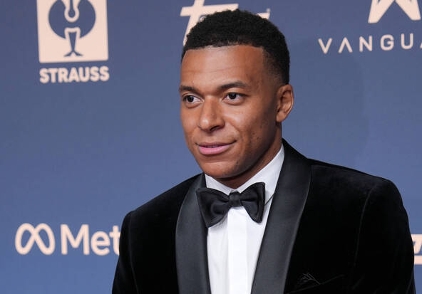 Mbappé, « sincèrement désolé », présente ses « excuses »