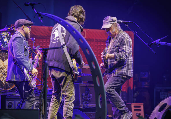Neil Young réclame 10 millions de dollars à l'équipe Trump