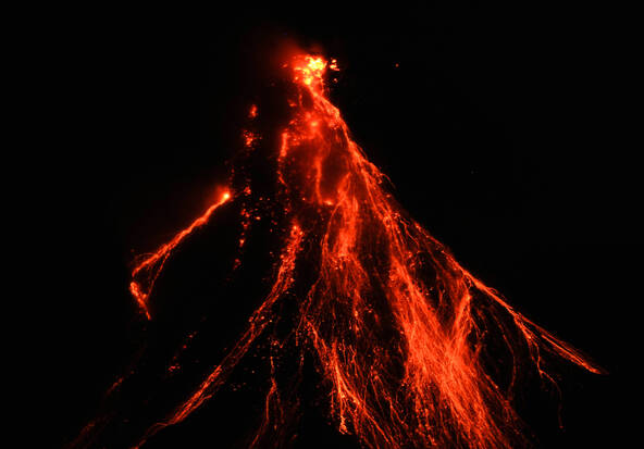 Philippines: le volcan Mayon entre en éruption