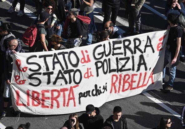 Italie: des milliers de jeunes et de travailleurs manifestent