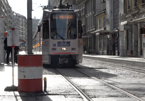 Le tram est de retour rue de Carouge: «On est tout contents!»