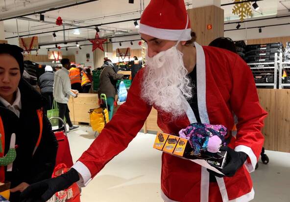 Des cadeaux pour tous: les Colis du cœur fêtent Noël avec 3'400 présents
