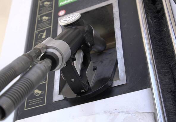 Carburants: une baisse attendue, mais des prix durablement élevés