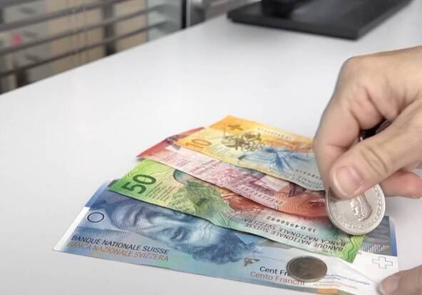 À Genève, refuser le cash reste illégal dans les restaurants, bars et hôtels