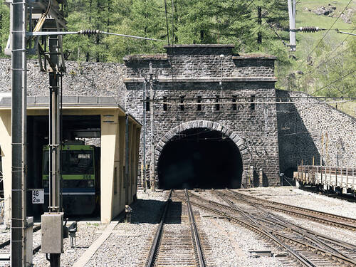 Gros surcoût pour la rénovation du tunnel de faîte du Lötschberg