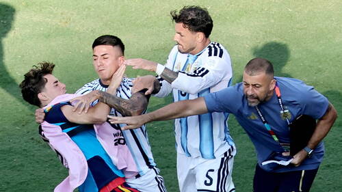Paredes et Molina suspendus par la FIFA