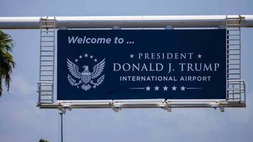 L'aéroport de Palm Beach porte désormais le nom de Donald Trump