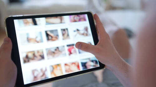 La Confédération doit agir contre les violences sur internet