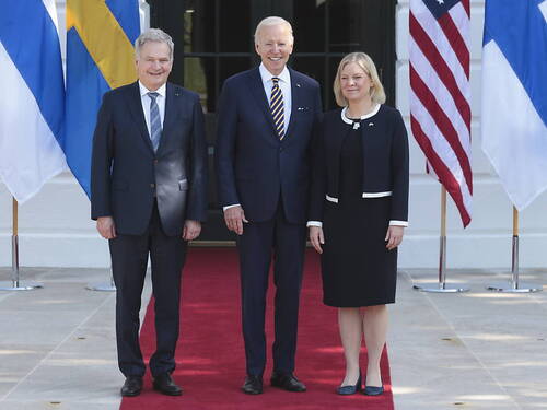 Biden: la Suède et la Finlande remplissent "tous les critères"