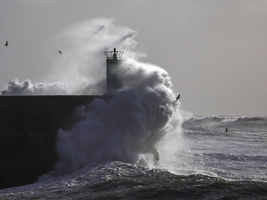 La Tempête Ciaran Fait Au Moins 15 Morts En Europe