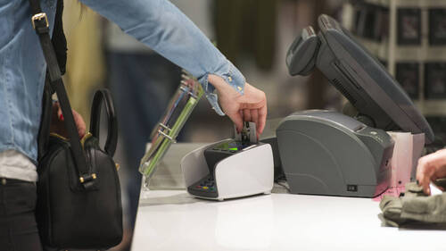 Cartes prépayées pour requérants d'asile: disparités cantonales