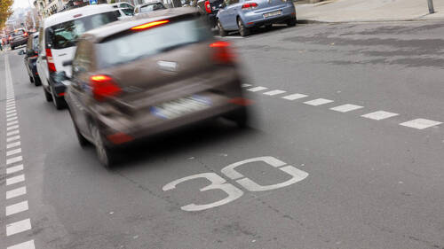 Le Grand Conseil genevois fixe le 50 km/h sur les grands axes