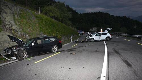 Huit blessés dans un grave accident de la route à Steinen (SZ)