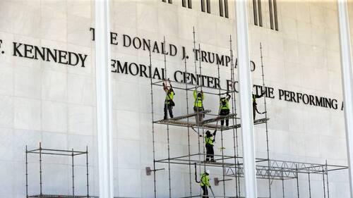 Le nom de Trump ne peut pas être réaffiché sur le Kennedy Center
