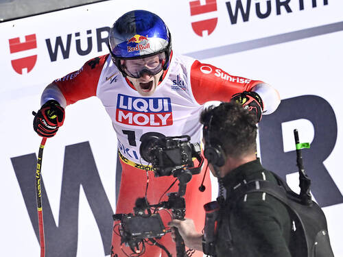 Marco Odermatt écrase la concurrence sur la descente des Mondiaux