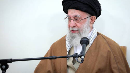 Khamenei salue les discussions avec Washington, reste sceptique