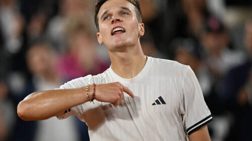Mensik écarte Fonseca et rejoint Zverev en demi-finale