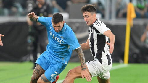 Naples contrarie la Juventus