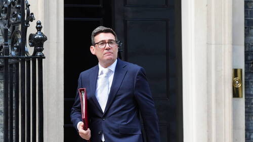Burnham promet un contrôle accru sur les services essentiels