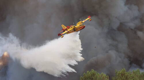 Incendies: situation précaire dans le Var, feu "fixé" en Gironde