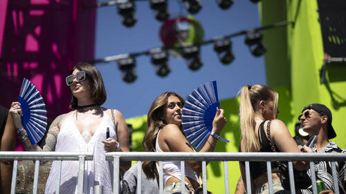 La 33e Street Parade envahit Zurich par plus de 30 degrés