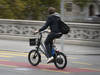 Rouler à 12 ans à vélo électrique est controversé