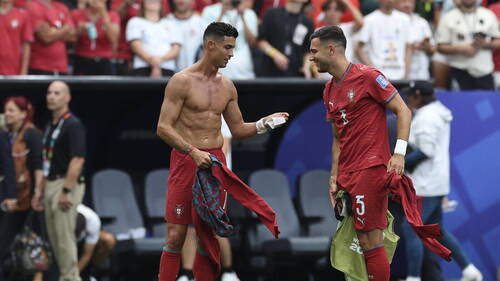 Ronaldo la joue comme Messi et Mbappé