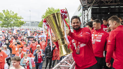 Le FC Thoune célèbre son titre malgré la météo maussade