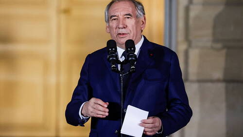 France: François Bayrou face à "un Himalaya" de difficultés