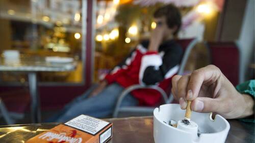 Une campagne pour réduire la fumée passive sur les terrasses