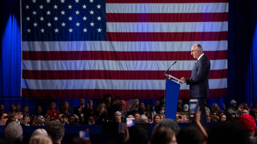 Reza Pahlavi acclamé à la conférence des conservateurs américains