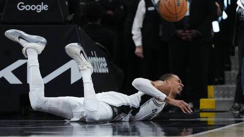 Houston s'incline encore contre les Lakers