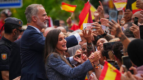 Le roi d'Espagne accueilli par la foule à Ceuta