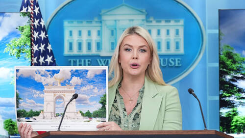 L'arche monumentale voulue par Trump officiellement baptisée