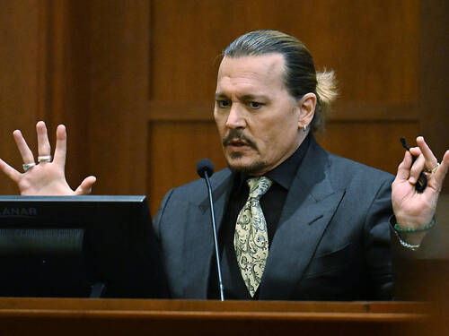 Johnny Depp rejette les accusations "odieuses" de son ex-femme
