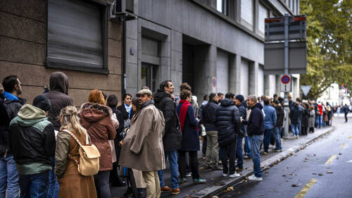 Elections au Brésil et en Serbie: longues files d'attente à Zurich
