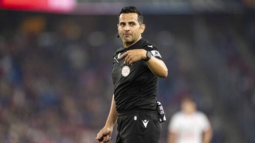 Les meilleurs arbitres suisses passent pros