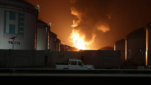 Le pétrole frôle les 120 dollars par baril