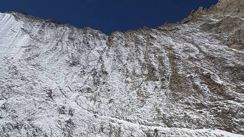 Un alpiniste chute mortellement au-dessus de Saas-Fee