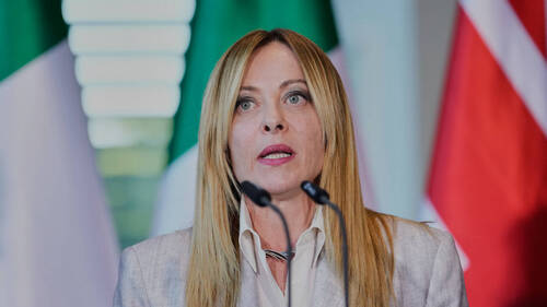 Giorgia Meloni bat un record de longévité et lance sa campagne 2027