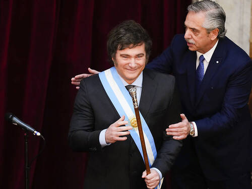 L'ultralibéral président Milei promet au pays un "choc" d'austérité