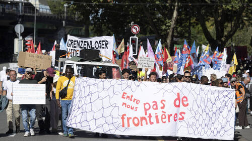 Des milliers de manifestants pour l'asile et les migrants à Berne