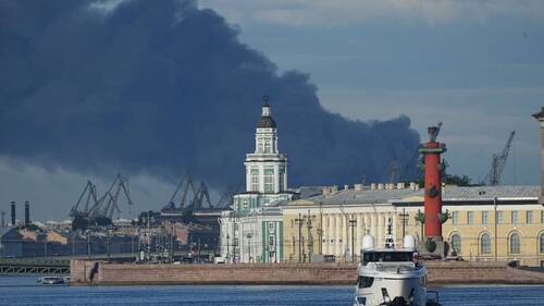 Des drones ukrainiens frappent Saint-Pétersbourg